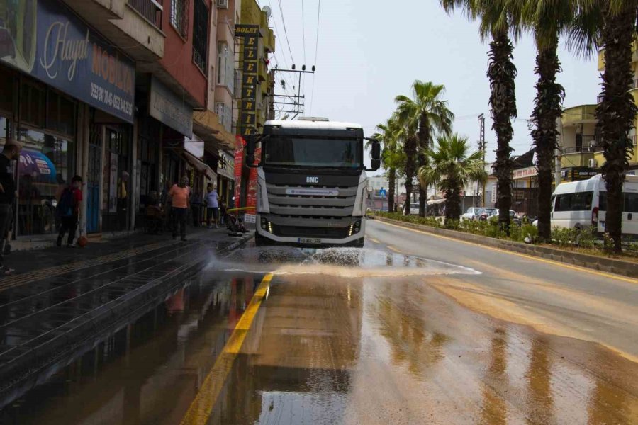 Mersin Büyükşehir Belediyesi Ekipleri Yağışın Ardından Sahada