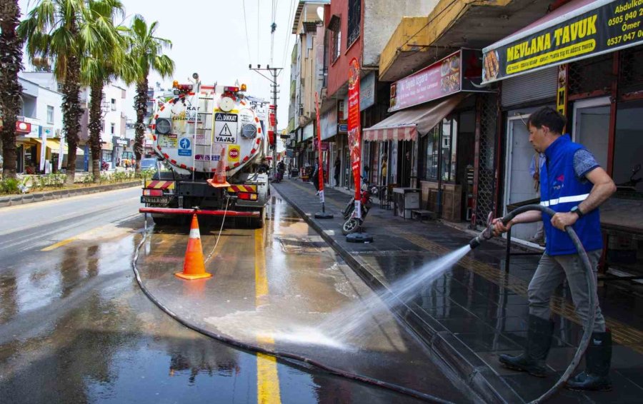 Mersin Büyükşehir Belediyesi Ekipleri Yağışın Ardından Sahada