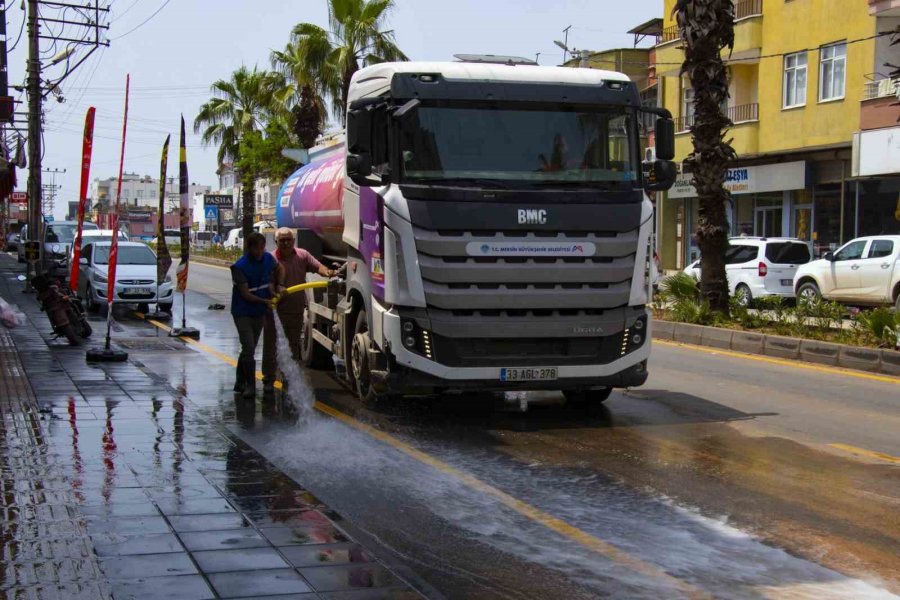 Mersin Büyükşehir Belediyesi Ekipleri Yağışın Ardından Sahada