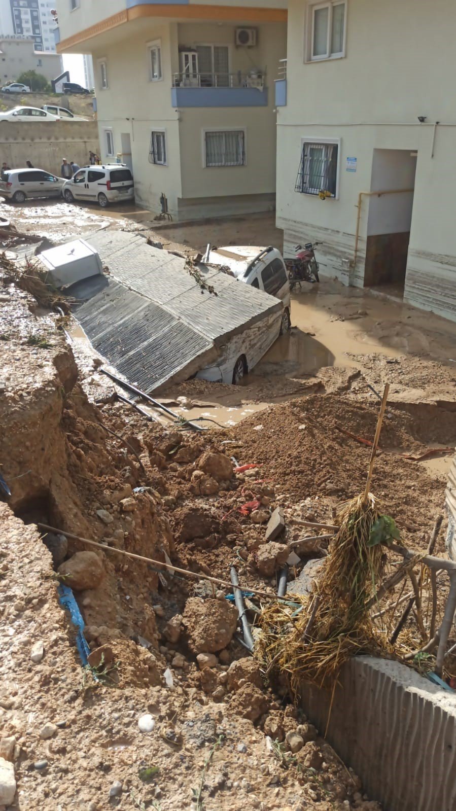 Sağanak Yağış Mersin’de Hayatı Olumsuz Etkiledi