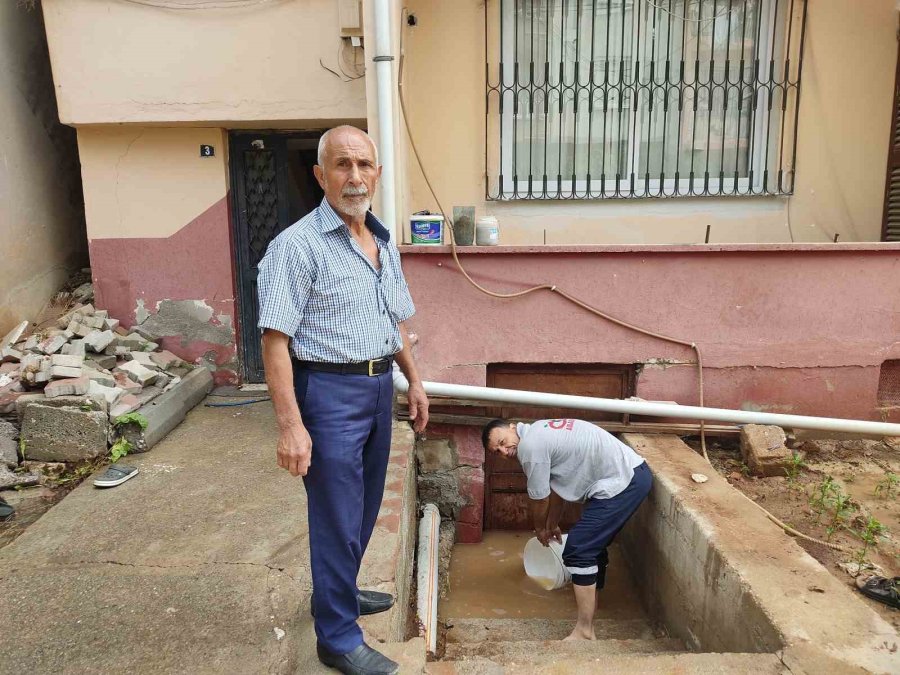 Mersin’de Ev Ve İş Yerleri Su Basan Vatandaşlar: "her Yıl Aynı Şeyleri Yaşıyoruz"