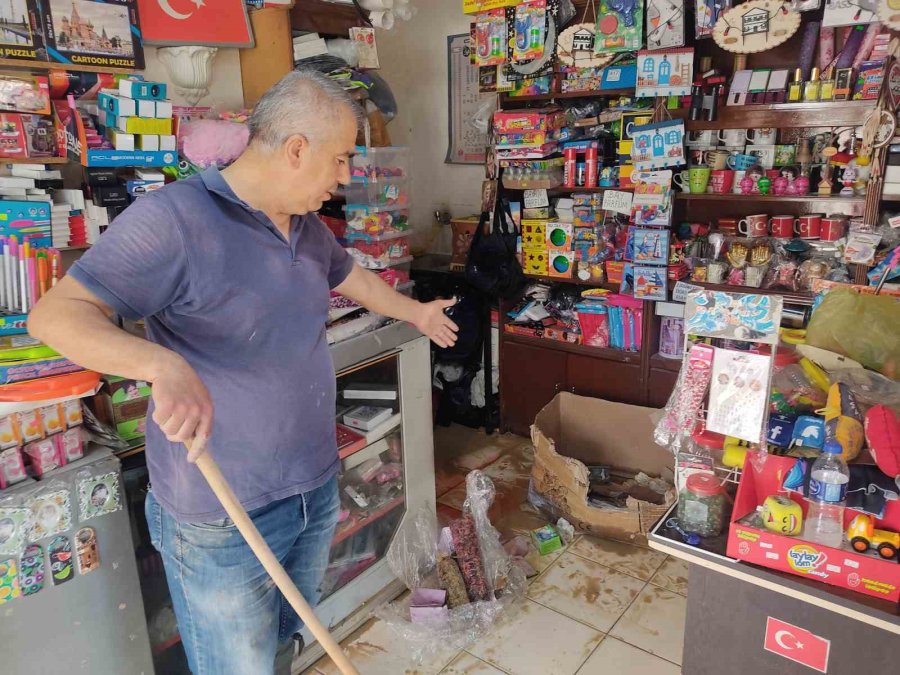 Mersin’de Ev Ve İş Yerleri Su Basan Vatandaşlar: "her Yıl Aynı Şeyleri Yaşıyoruz"