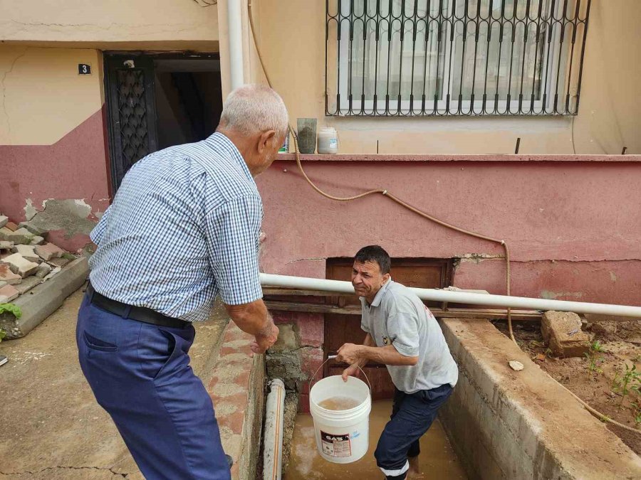 Mersin’de Ev Ve İş Yerleri Su Basan Vatandaşlar: "her Yıl Aynı Şeyleri Yaşıyoruz"