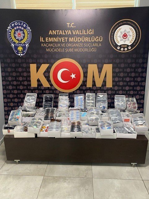 Antalya’da Üç İlçede Kaçakçılık Operasyonu