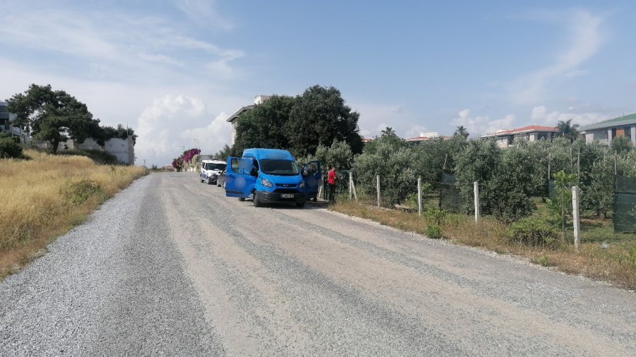 Servisteki Kargo Aracı Hareket Halindeyken Alev Aldı, Sürücü Kendini Dışarı Atarak Kurtuldu