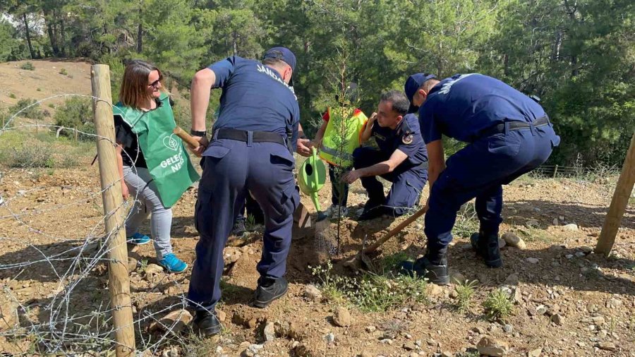 Antalya’da “izmarit Değil Tohum At” Sloganıyla Tohum, Fide Ve Fidan Dikimi Gerçekleştirildi