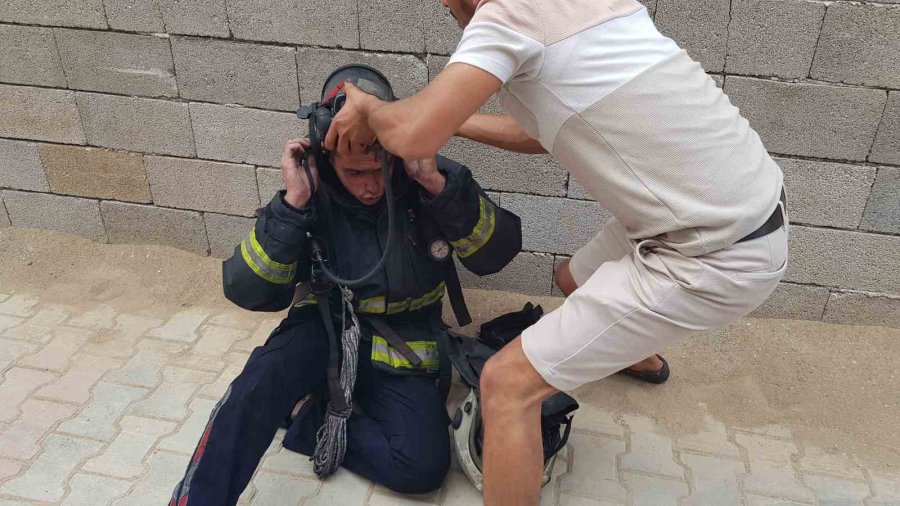 Yangında Binada Mahsur Kalıp Bayılan Genç Kızı İtfaiye Kurtardı