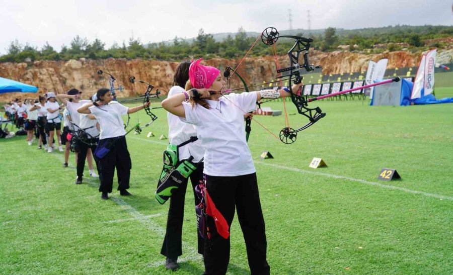 770 Sporcu Okullar Arası Okçuluk Türkiye Şampiyonası’nda Yarıştı