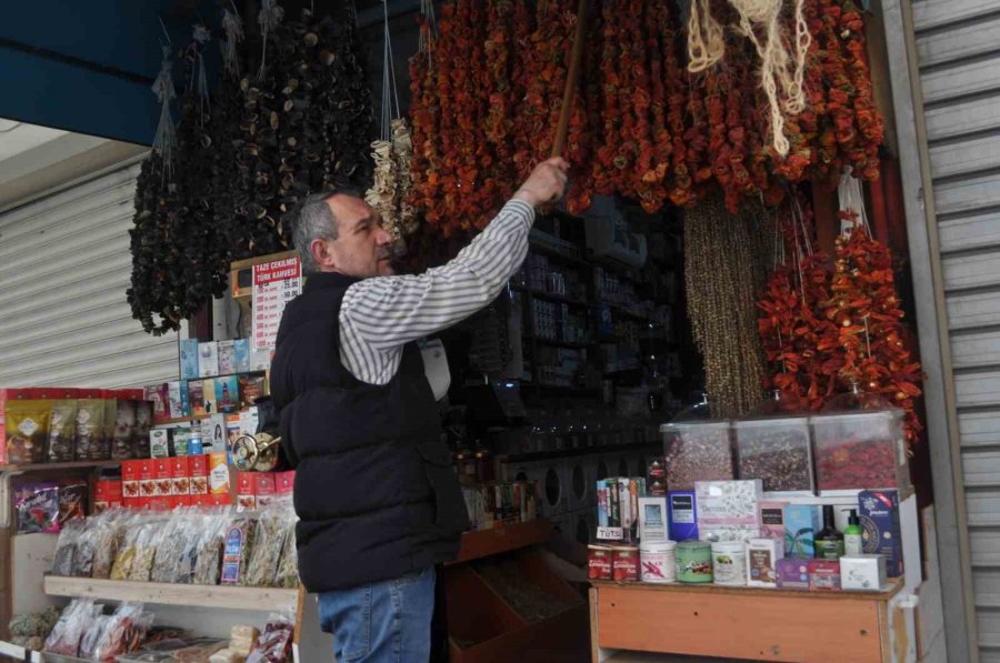 Eskişehir Esnafı Erken Saatlerde Oyunu Kullanıp Dükkânının Başına Geçti