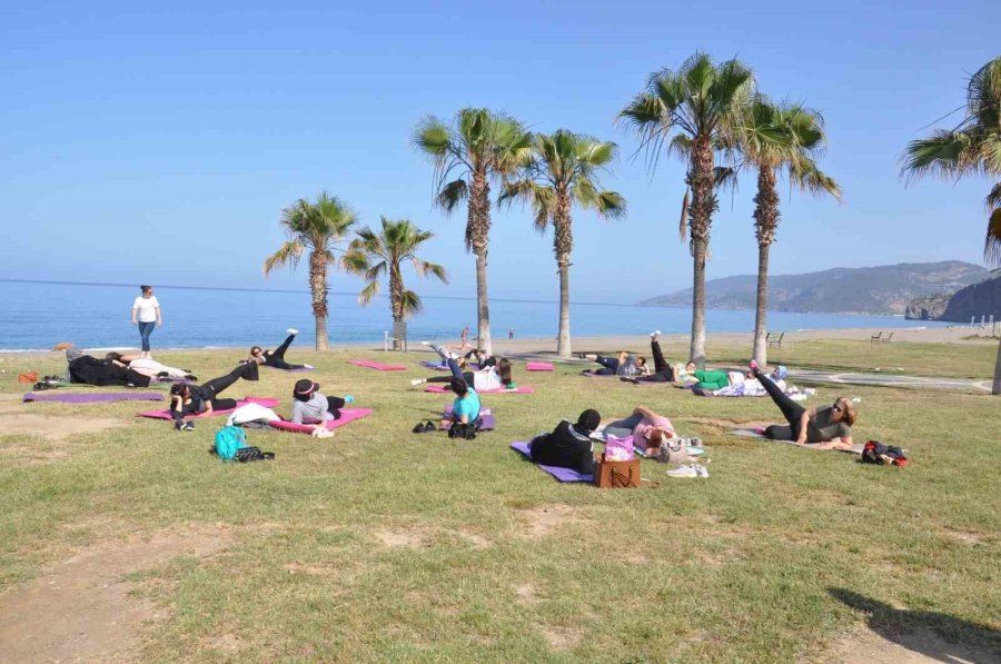 Gazipaşa’da Kadınlar Sabah Sporuyla Zayıflıyor