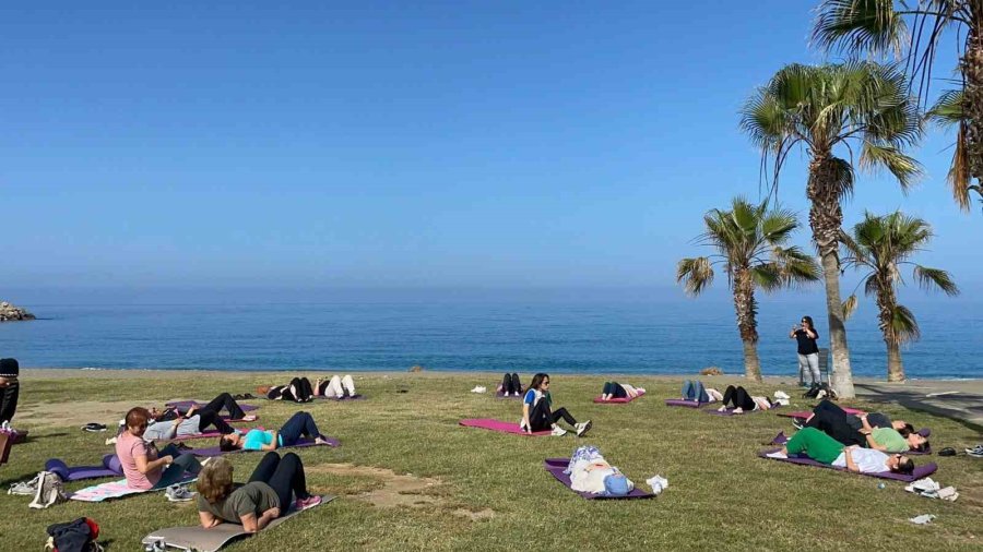 Gazipaşa’da Kadınlar Sabah Sporuyla Zayıflıyor