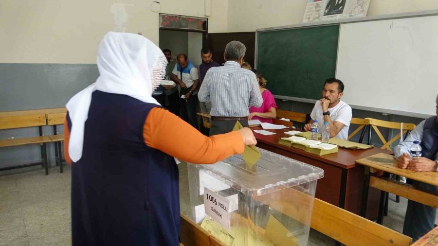 Mersin’de Cumhurbaşkanlığı 2. Tur Seçimi İçin Oy Verme İşlemi Başladı