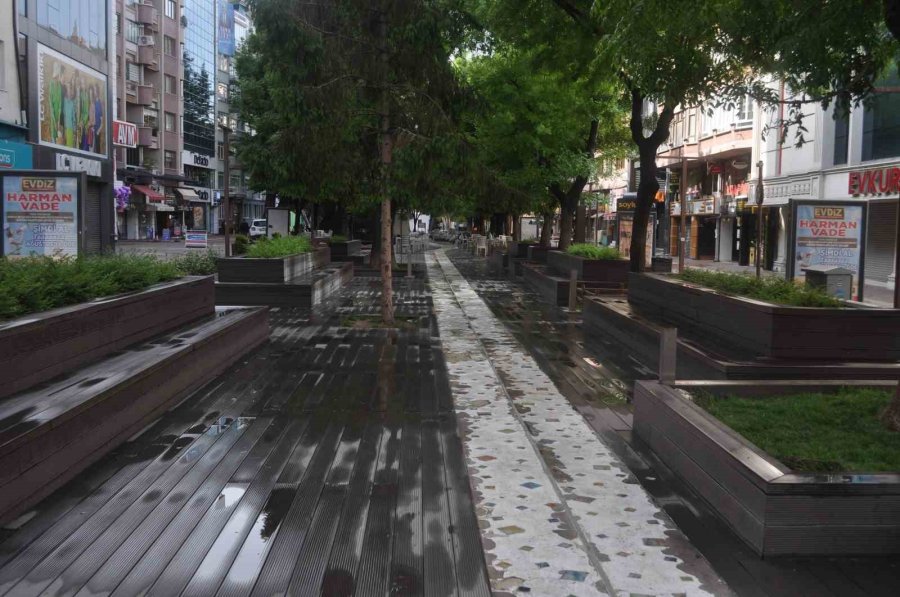 Eskişehir’de Cadde Ve Sokaklarda 2. Tur Sessizliği Hakim