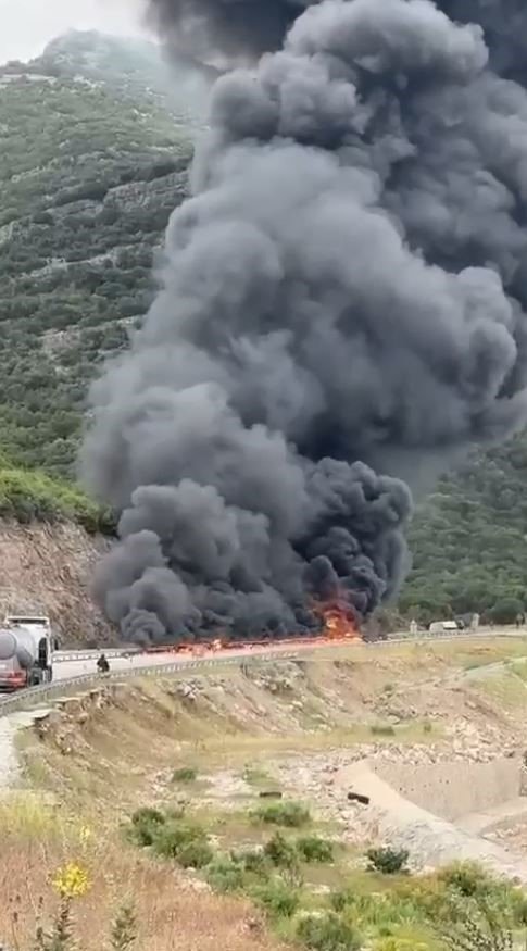 Boya Yüklü Tır Alev Alev Yandı