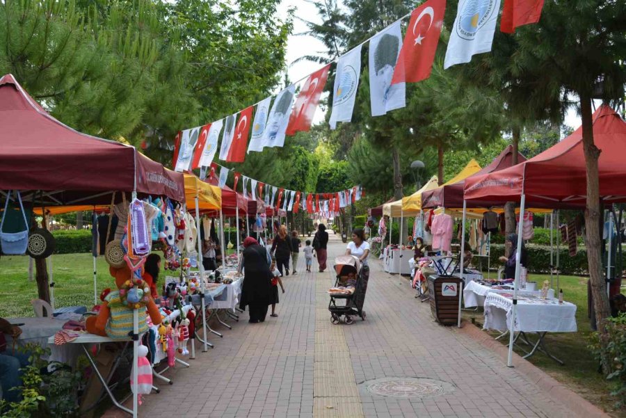 Üretici Kadınların Stantları Yoğun İlgi Gördü