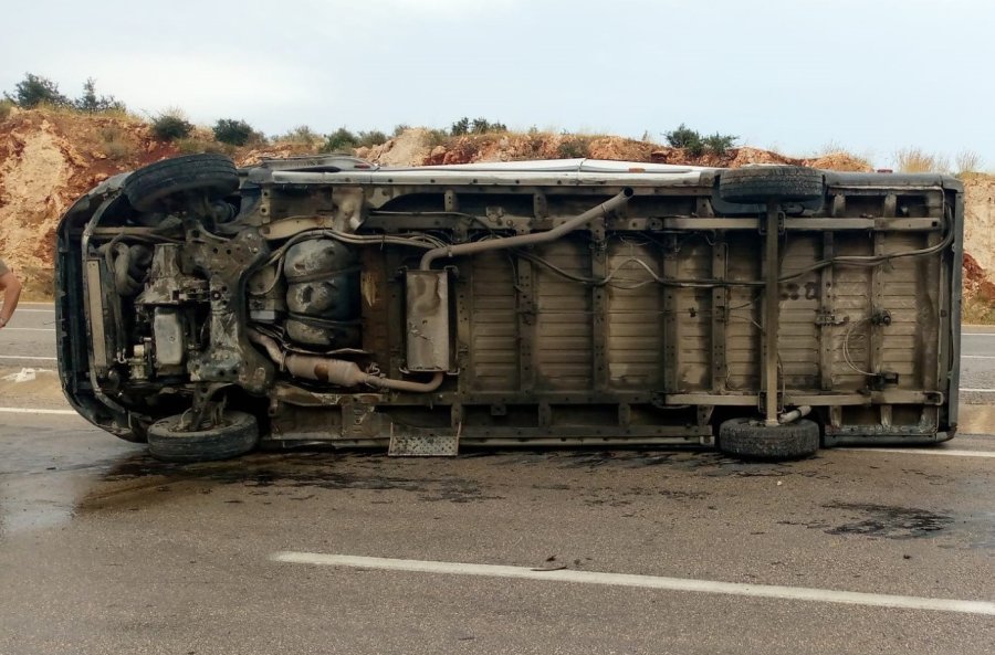 Mersin’de Minibüs Devrildi: 7 Yaralı