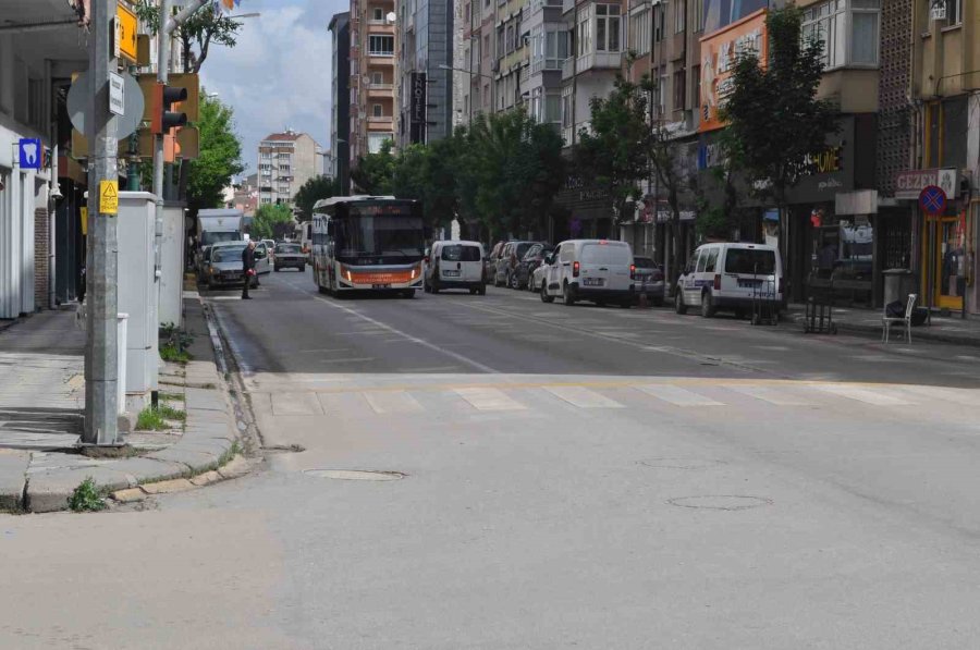 Seçim Sebebiyle Tedbirlerin Uygulandığı Caddelerdeki Trafik Açıldı