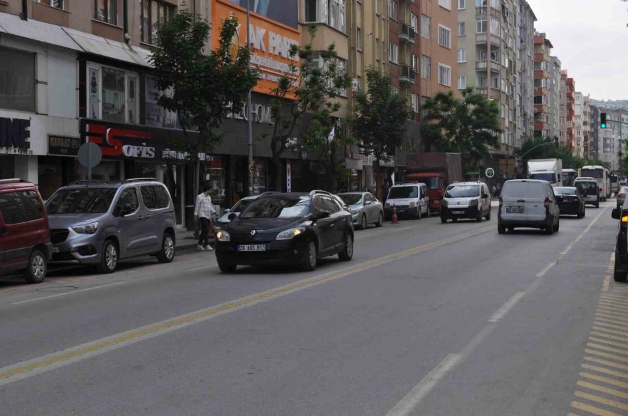 Seçim Sebebiyle Tedbirlerin Uygulandığı Caddelerdeki Trafik Açıldı