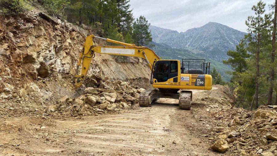 Büyükşehir Belediyesi’nden Pembelik’te Yol Çalışması