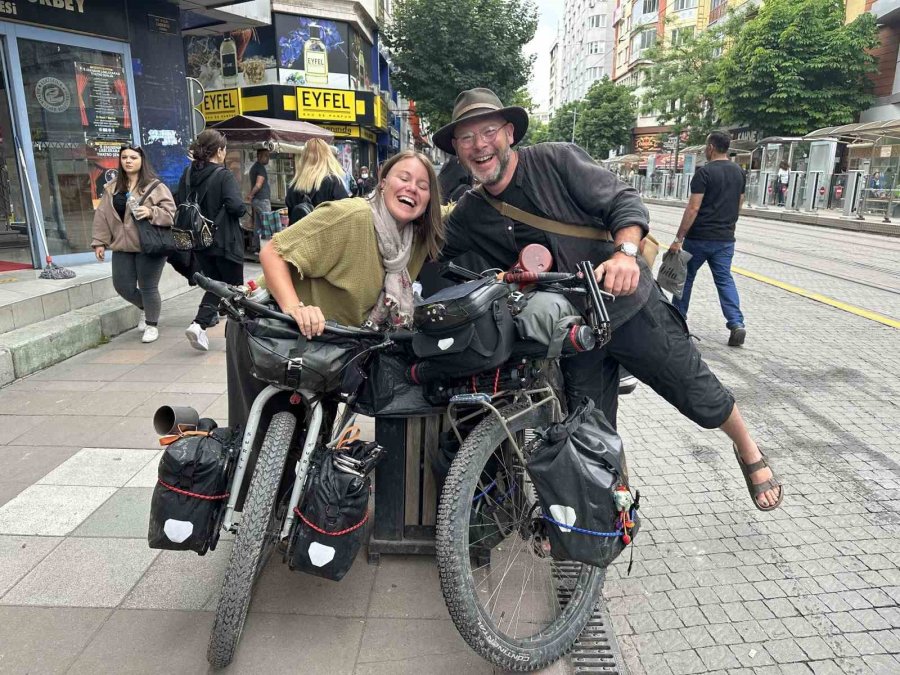 İstanbul’dan Tokyo’ya Bisikletleriyle Yola Çıkan İngiliz Çift: “eskişehir’deki İnsanlar Kadar İçten Gülen Kimse Yok”