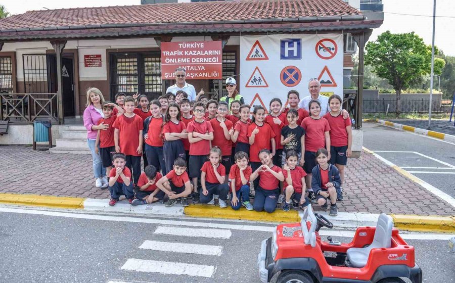 Kepez’den Geleceğin Sürücü Adaylarına Trafik Eğitimi