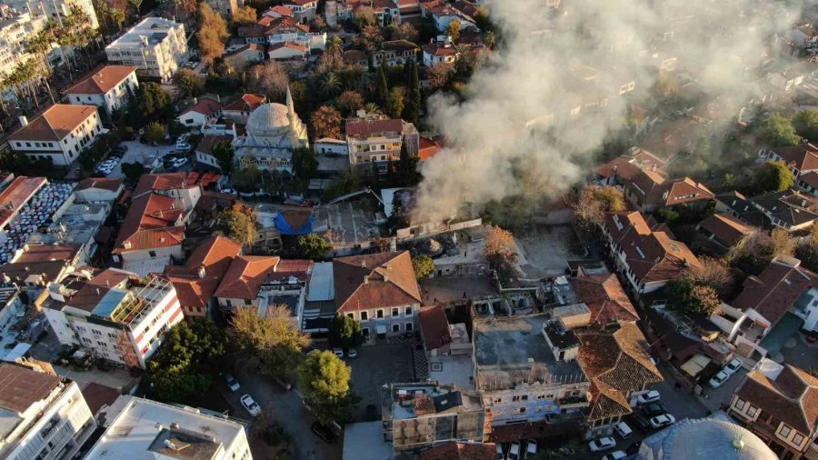 Yanarak Küle Dönen Tarihi Binalar Milyoner Alıcılarını Bekliyor