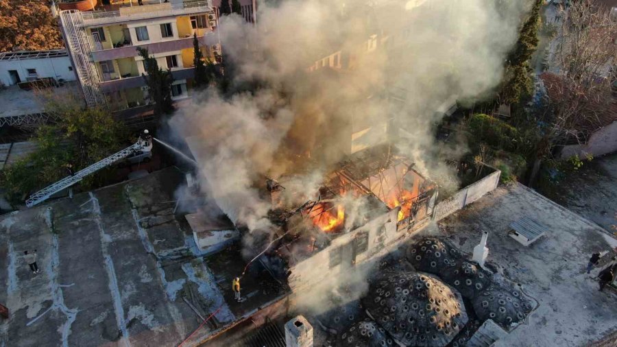 Yanarak Küle Dönen Tarihi Binalar Milyoner Alıcılarını Bekliyor