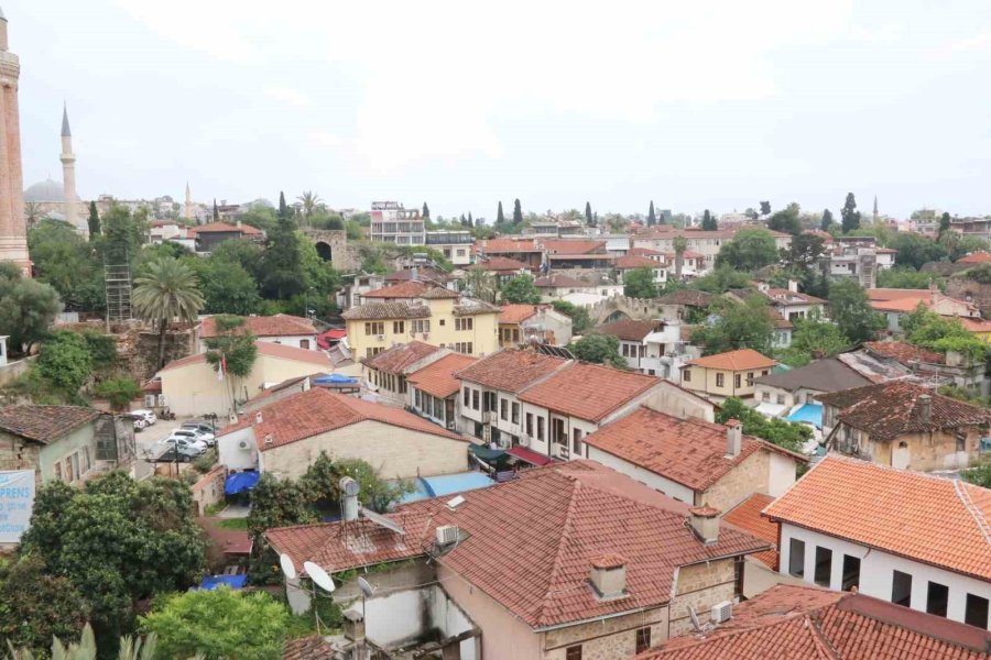 Yanarak Küle Dönen Tarihi Binalar Milyoner Alıcılarını Bekliyor