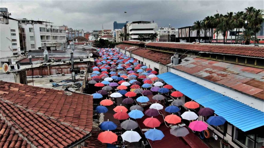 450 Şemsiyenin Gölgelediği Cadde, Turistlerin Uğrak Mekanı Oldu