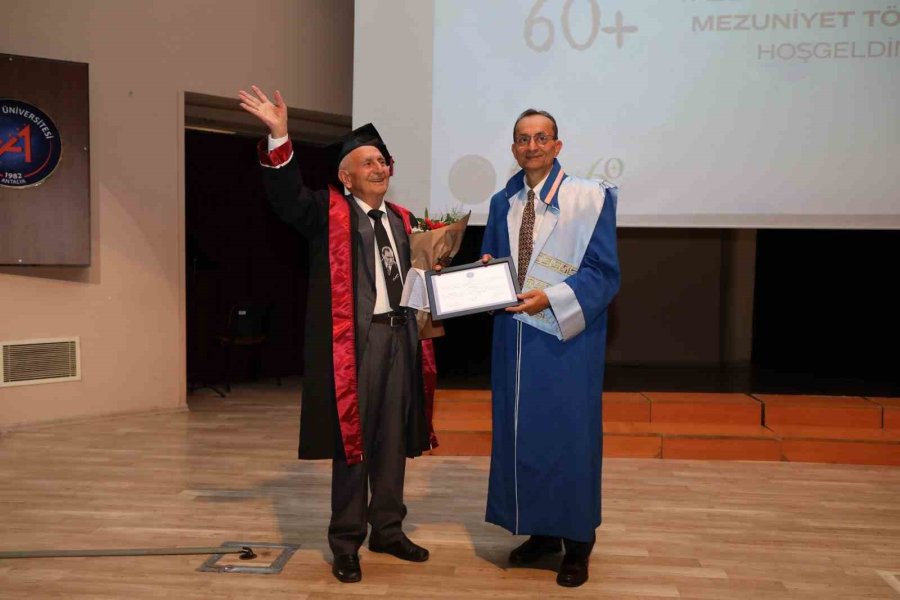 Tazelenme Üniversitesi’nden 82 Öğrenci Mezun Oldu