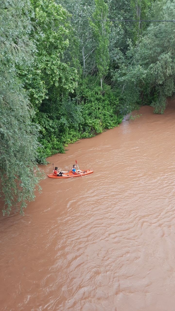 Esdag Üyeleri Debisi Yükselen Sakarya Nehri’nde Kano Yaptı