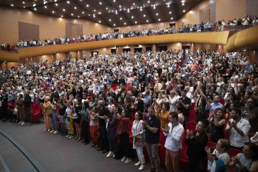 Depremde 7 Üyesini Kaybeden Antakya Medeniyetler Korosu, Mersin’de Konser Verdi