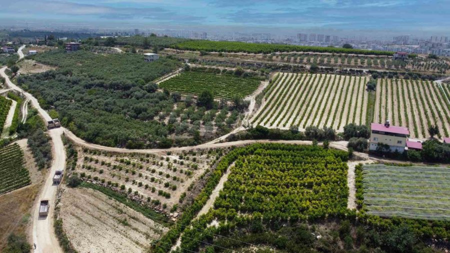 Tarsus’ta Sel Sonrası Bozulan Yollar Onarılıyor