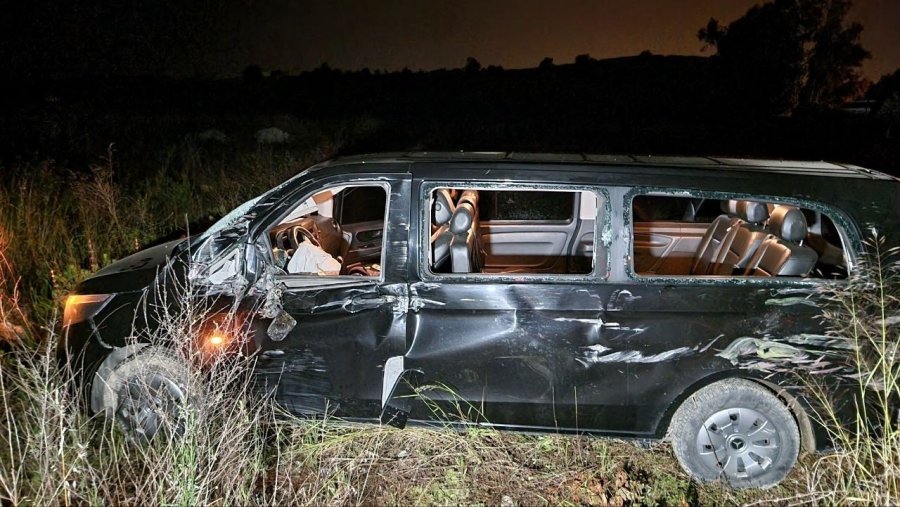 Tomruk Yüklü Kamyon Bariyerlere Girdi: 1 Ölü