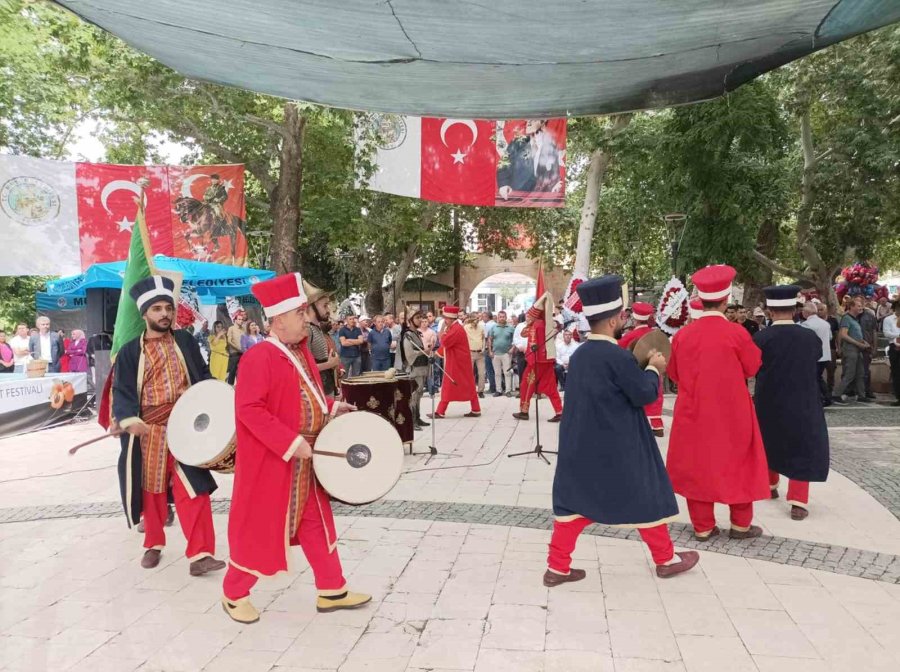 Mut Karacaoğlan Ve Kayısı Festivali Başladı