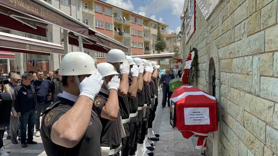 Kalp Krizi Sebebiyle Vefat Eden Polis Memuru Son Yolcuğuna Uğurlandı