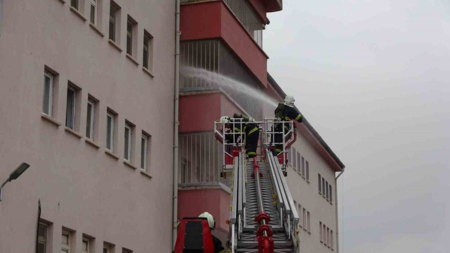 Hastanede Gerçeğini Aratmayan Tatbikat