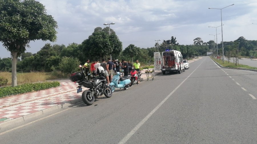 Seyir Halindeki Motosiklet Devrildi: 2 Yaralı