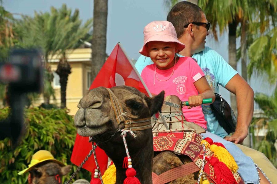 Antalya’da Turistleri Hayran Bırakan Yörük Göçü