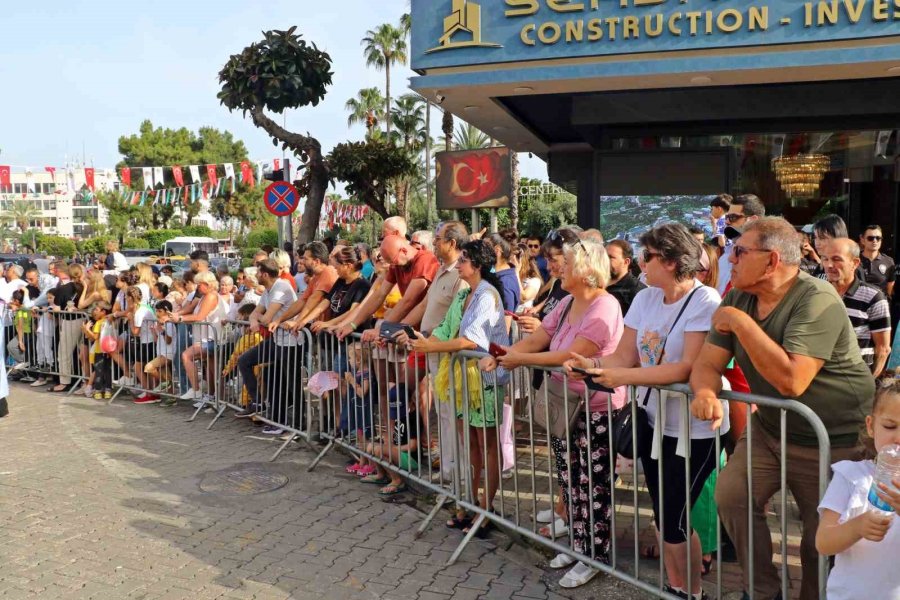 Antalya’da Turistleri Hayran Bırakan Yörük Göçü