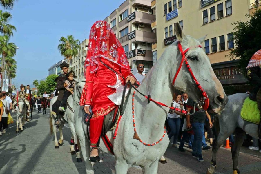 Antalya’da Turistleri Hayran Bırakan Yörük Göçü