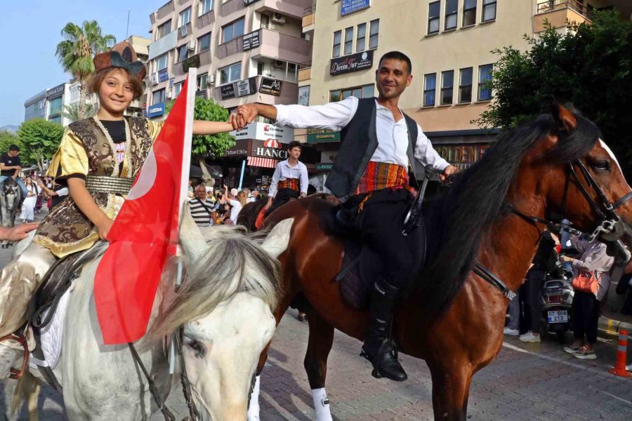 Antalya’da Turistleri Hayran Bırakan Yörük Göçü