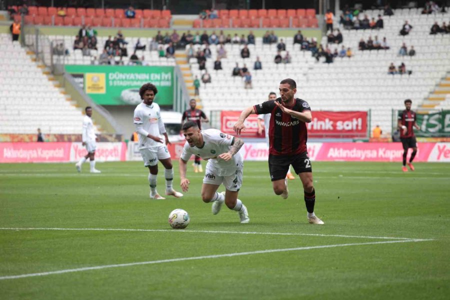 Spor Toto Süper Lig: Konyaspor: 1 - Fatih Karagümrük: 1 (ilk Yarı)