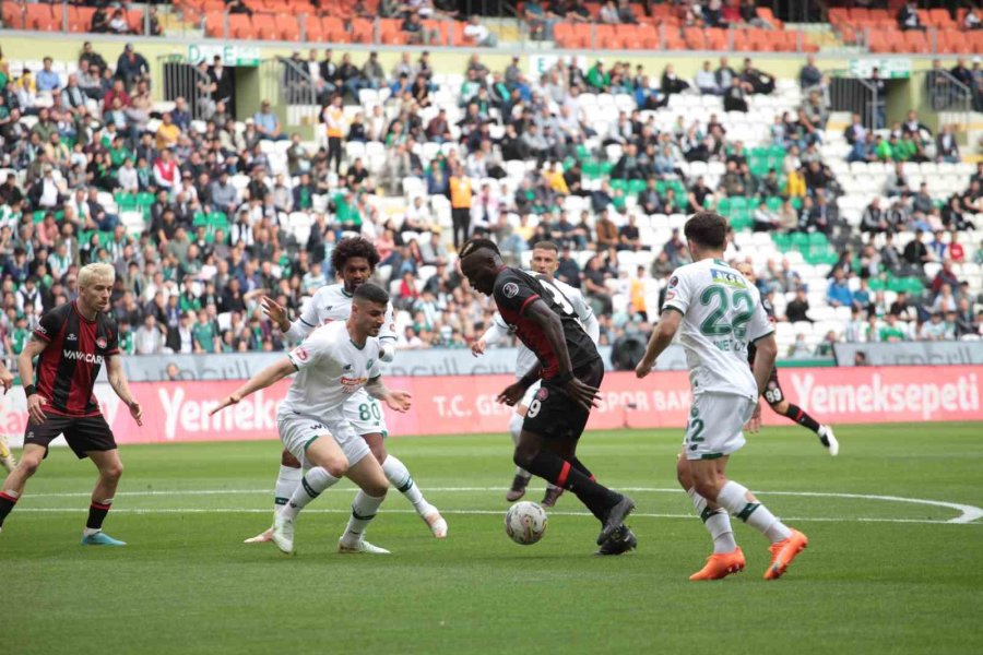 Spor Toto Süper Lig: Konyaspor: 1 - Fatih Karagümrük: 1 (ilk Yarı)