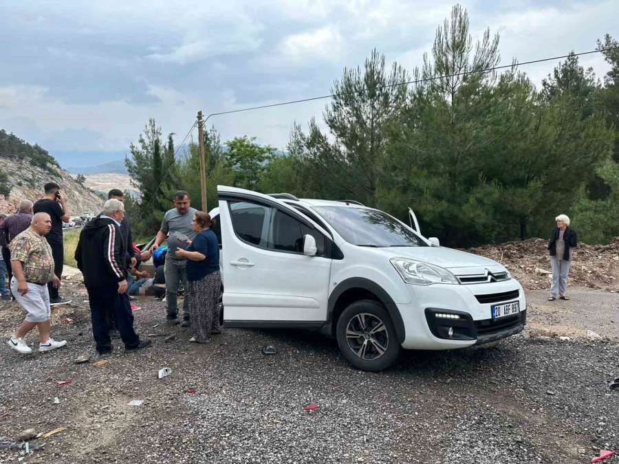 Kaza Yaptığı Otomobilden Fırlayan Sürücü Ağır Yaralandı