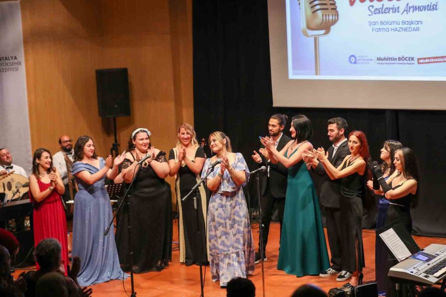 Konserde Orkestrada Yer Alan Müzik Öğretmenine Sürpriz Evlilik Teklifi