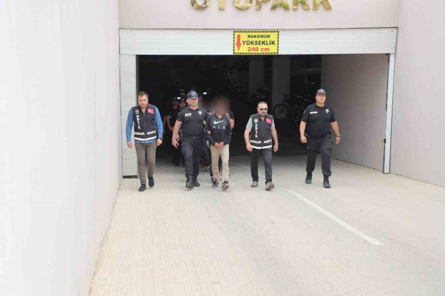 Antalya’da Polis Tarafından Aranan 60 Firari Yakalandı