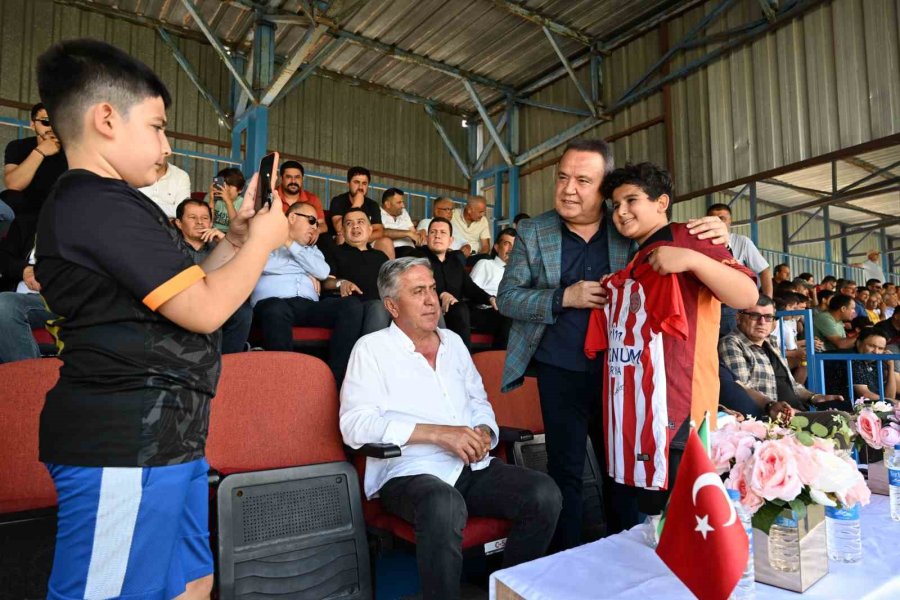 Çiftçi Kupası’nın Başlama Vuruşunu Başkan Böcek Yaptı