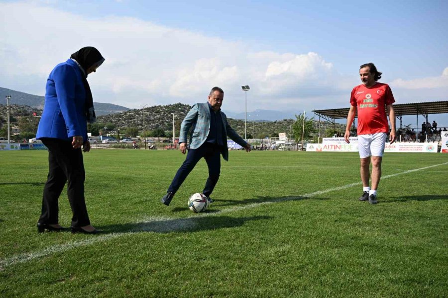 Çiftçi Kupası’nın Başlama Vuruşunu Başkan Böcek Yaptı