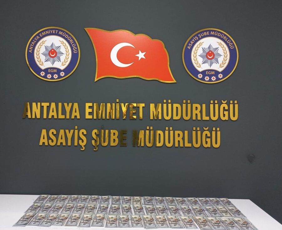 Kendisini Polis Olarak Tanıtıp Yabancı Uyruklu Şahısları 5 Milyon Tl Dolandırdı